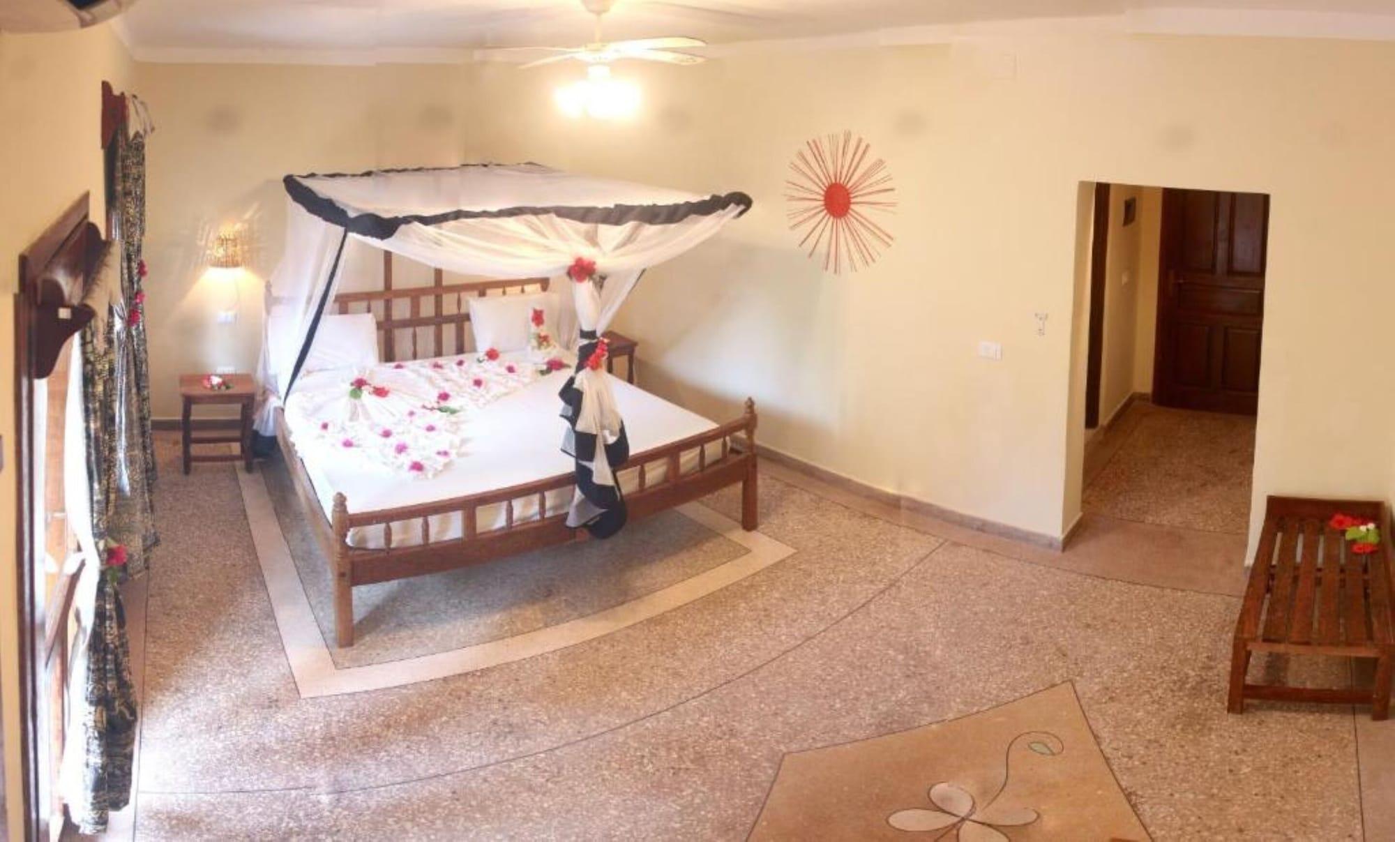Palumboreef Beach Resort Uroa Esterno foto