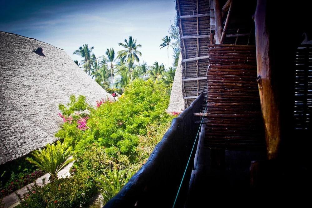 Palumboreef Beach Resort Uroa Esterno foto