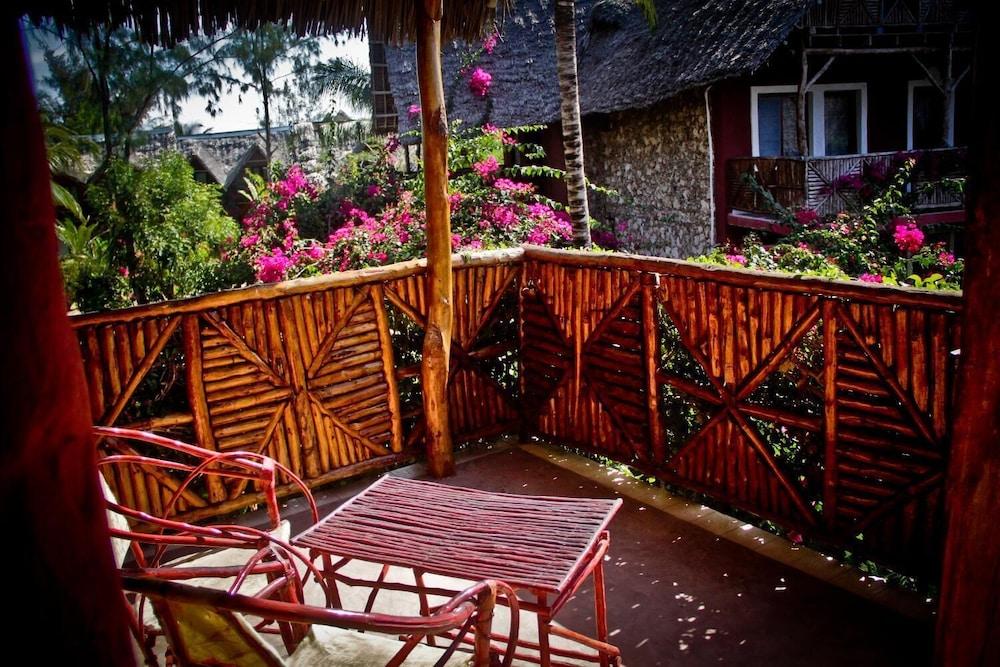 Palumboreef Beach Resort Uroa Esterno foto